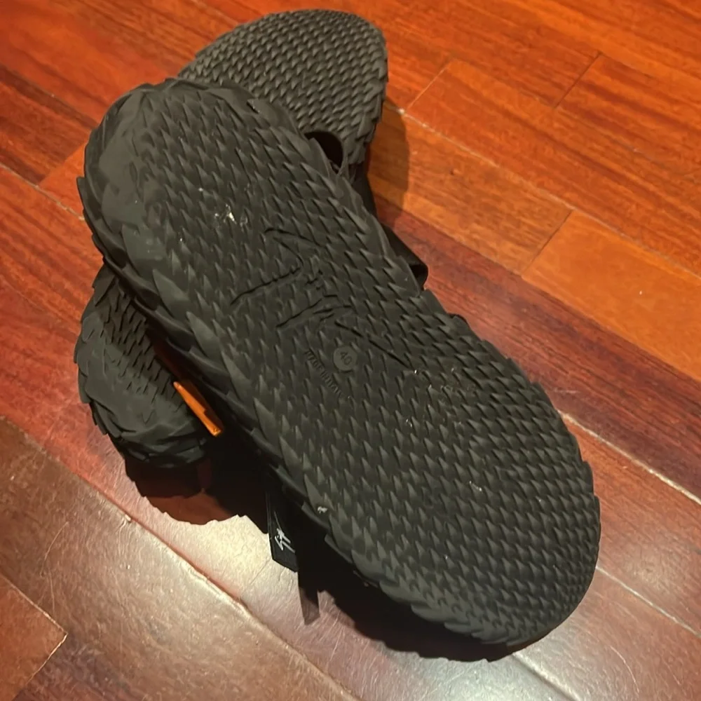Sandals - Picture 3 of 7